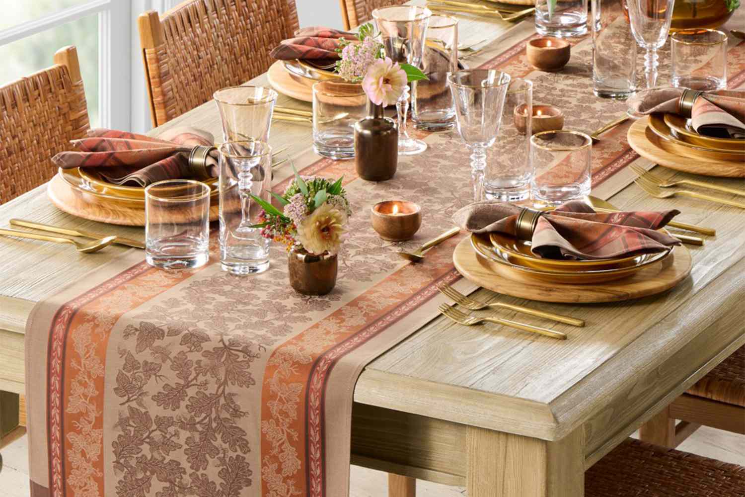 The most stylish Thanksgiving table decorations of 2025