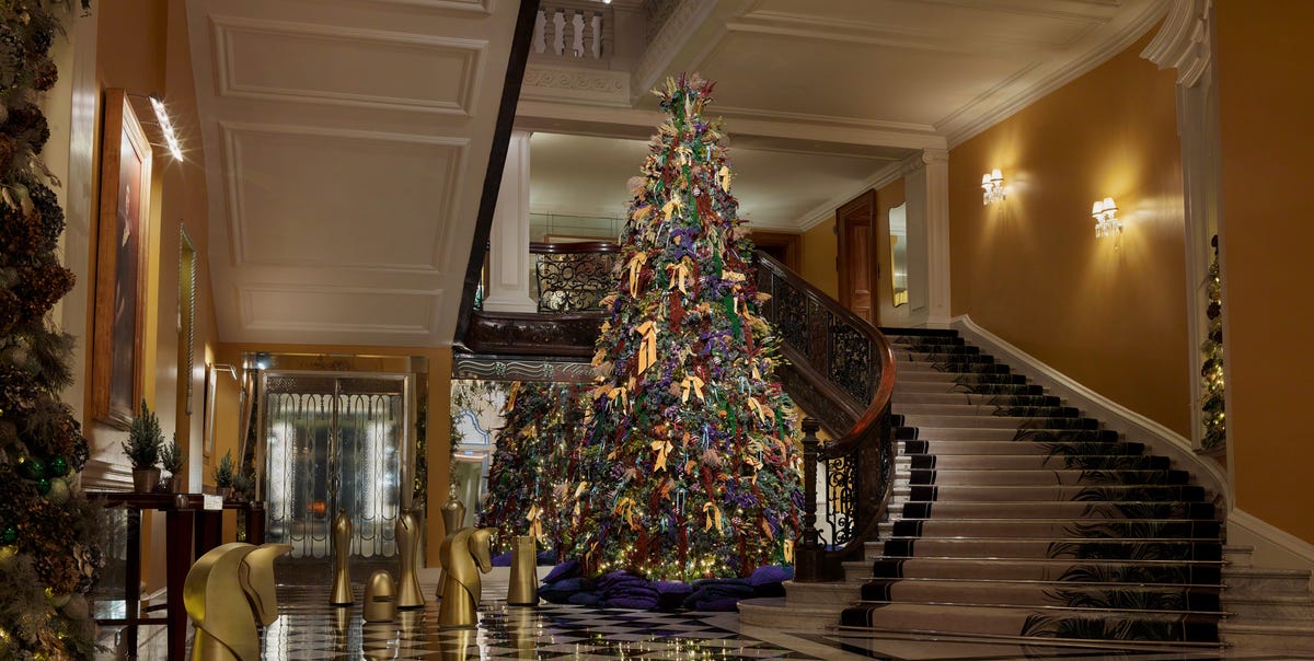 Here's how to capitalize on the bow trend this season with a nostalgic and festive Christmas tree