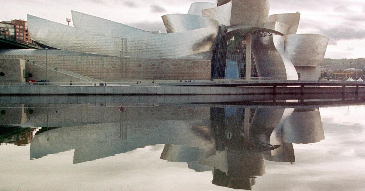 Frank Gehry, whose designs defied gravity and convention, dies at the age of 96